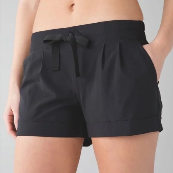 Womens Lululemon Black Active Rolled Cuff Drawstring Spring Break Away Shorts 12 - Picture 1 of 10